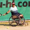 „Dělá mě šťastnou, když můžu někomu pomoct a být užitečná. Už před onemocněním jsem to považovala za smysl života“ říká Ladislava Pořízková, která i přes progresivní ataky Roztroušené sklerózy reprezentuje Českou republiku v tenise na vozíku